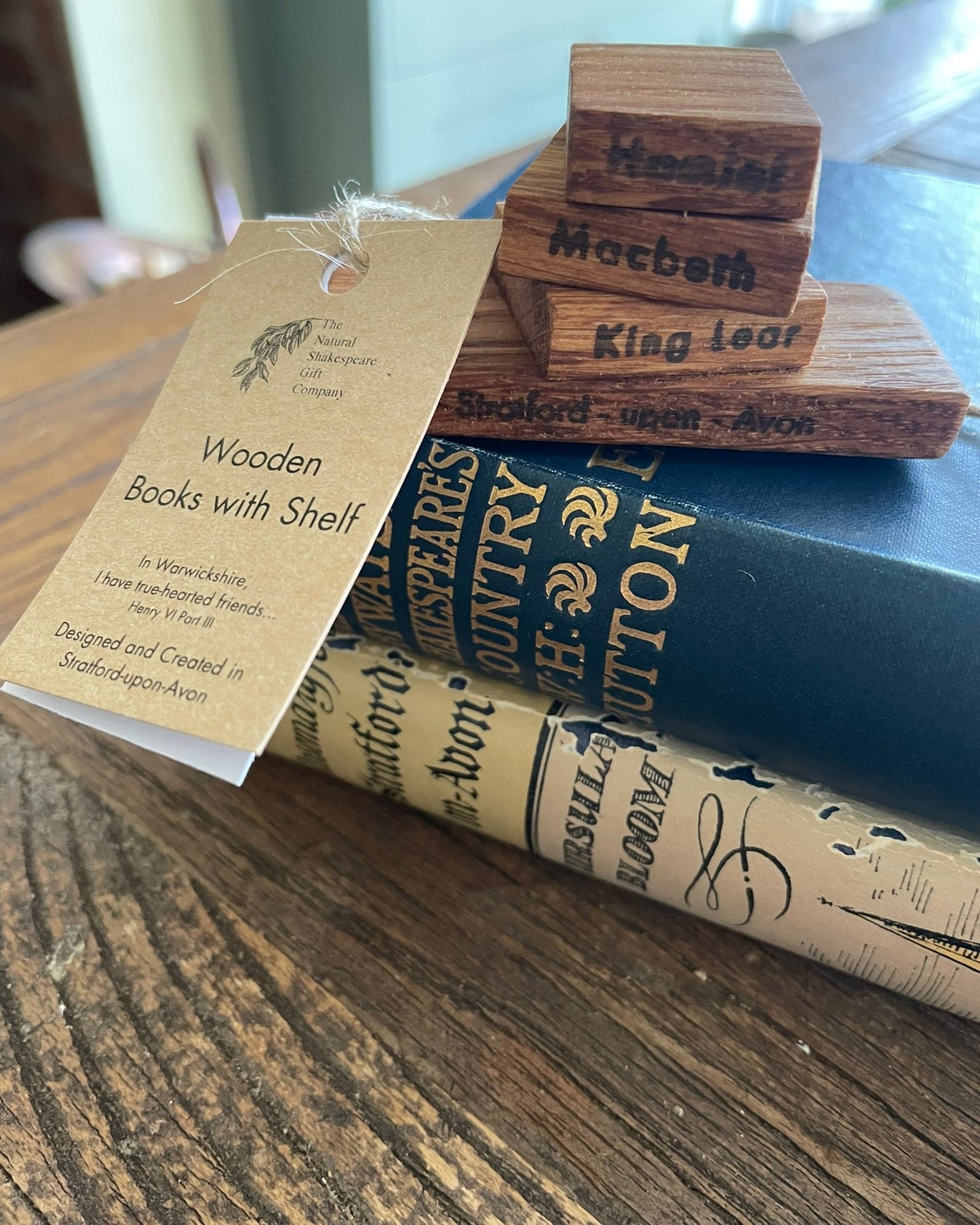 Wooden Souvenir Books with Shelf: Oak