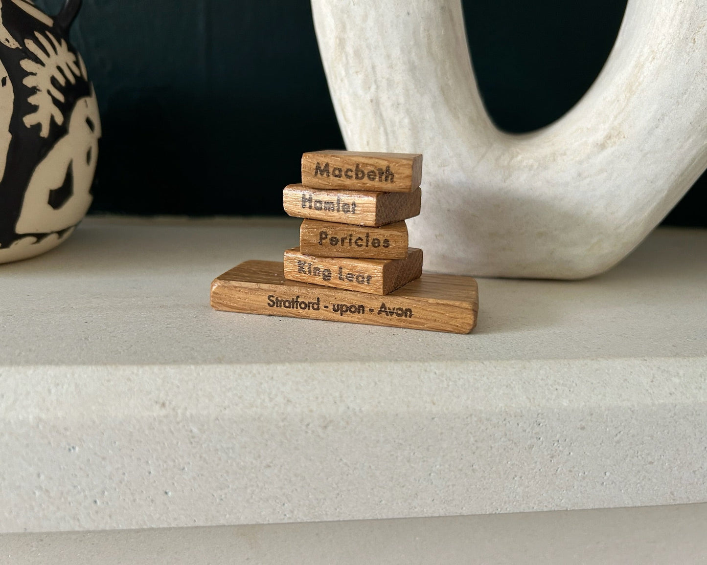 Wooden Souvenir Books with Shelf: Oak
