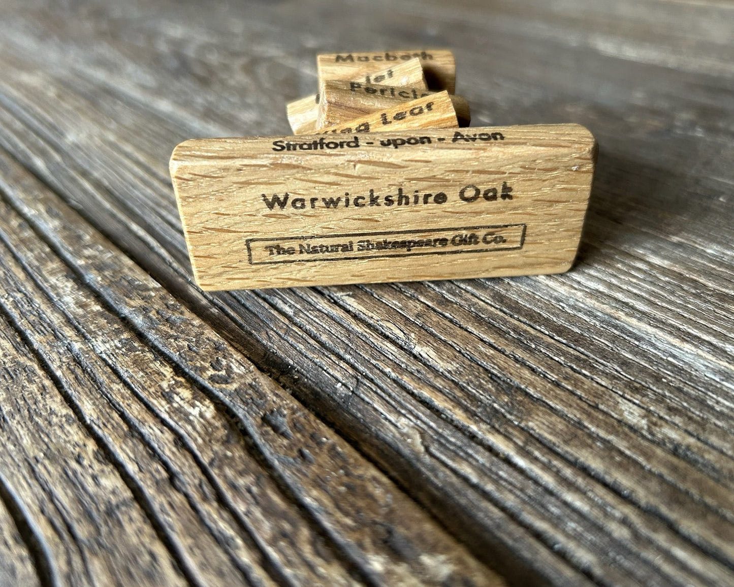 Wooden Souvenir Books with Shelf: Oak