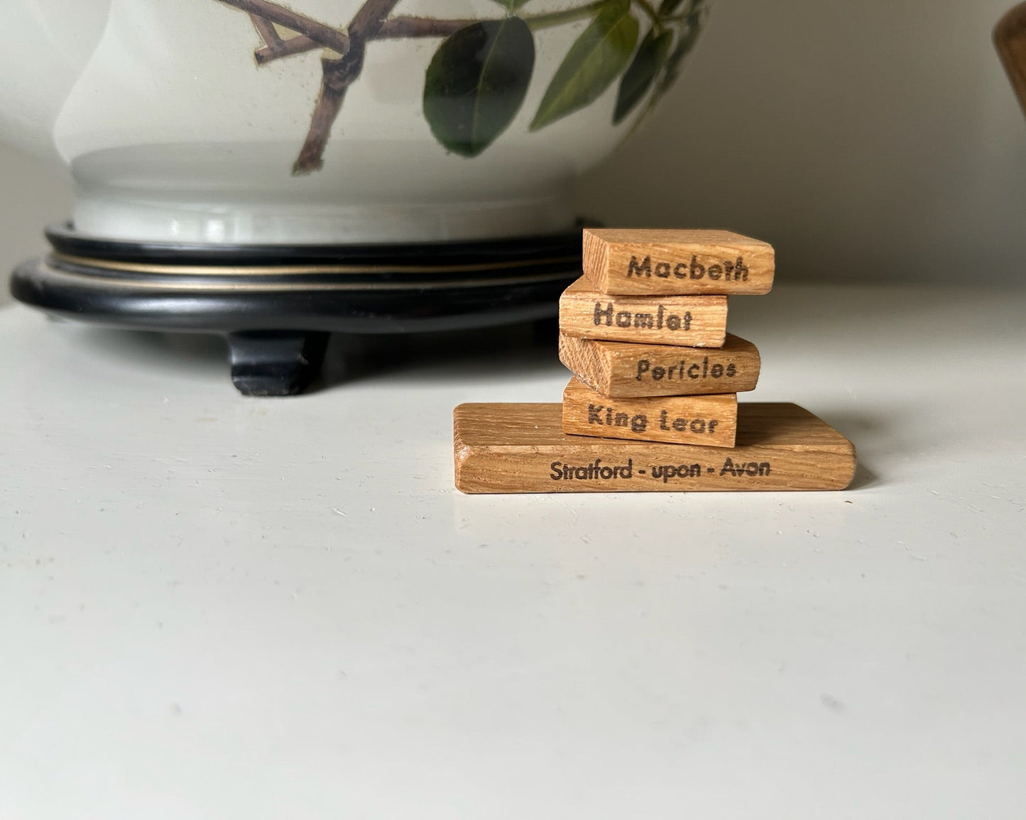 Wooden Souvenir Books with Shelf: Oak