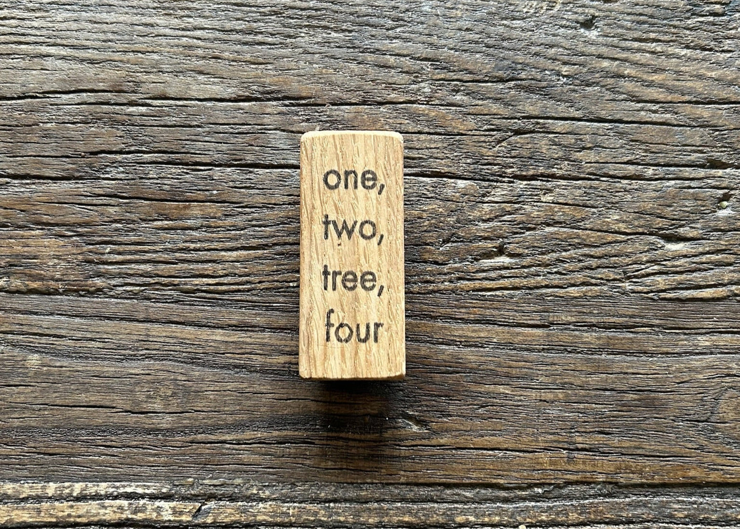 Wooden Fridge Magnet: Oak. 'one, two, tree, four...'