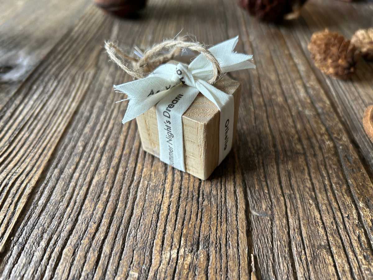 Wooden Christmas Hanging Present: Ash